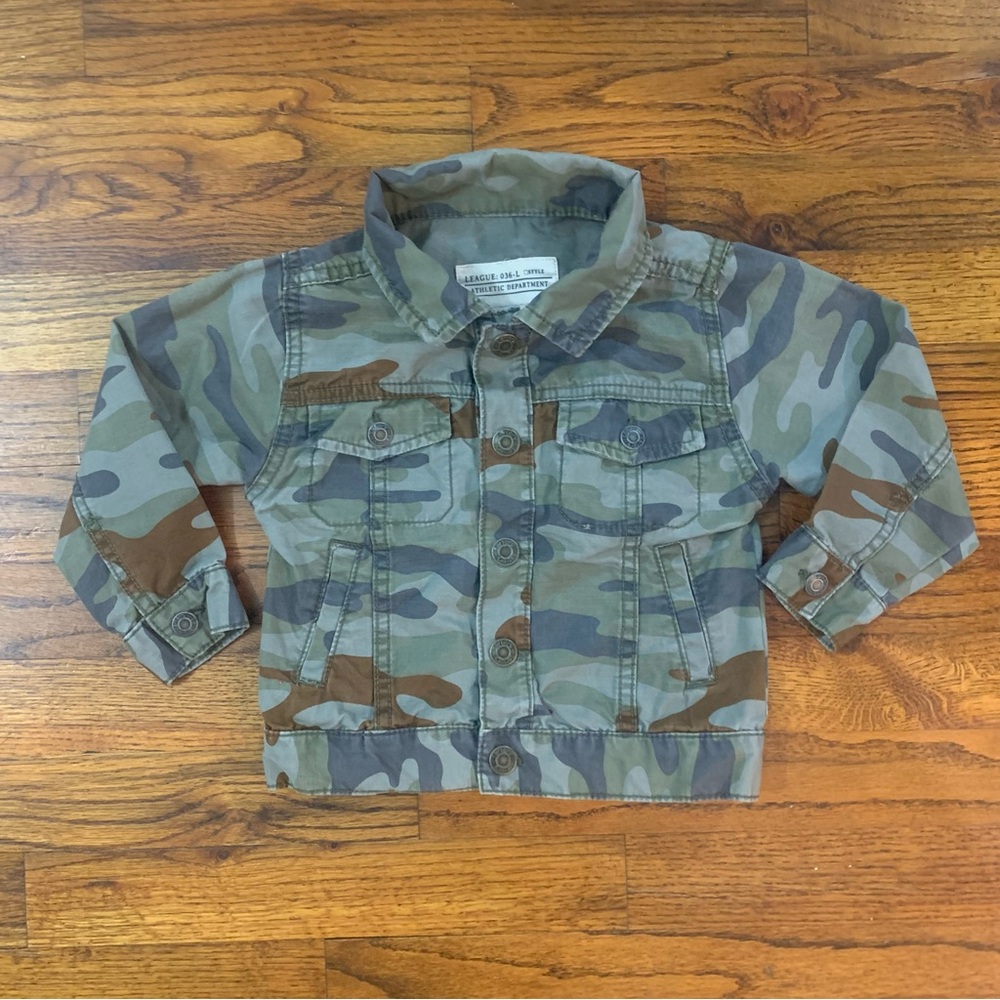 Carters Camouflage Jacket Coat
Size 2 / 2T
Snap Close
100% Cotton
Smoke Free Hom